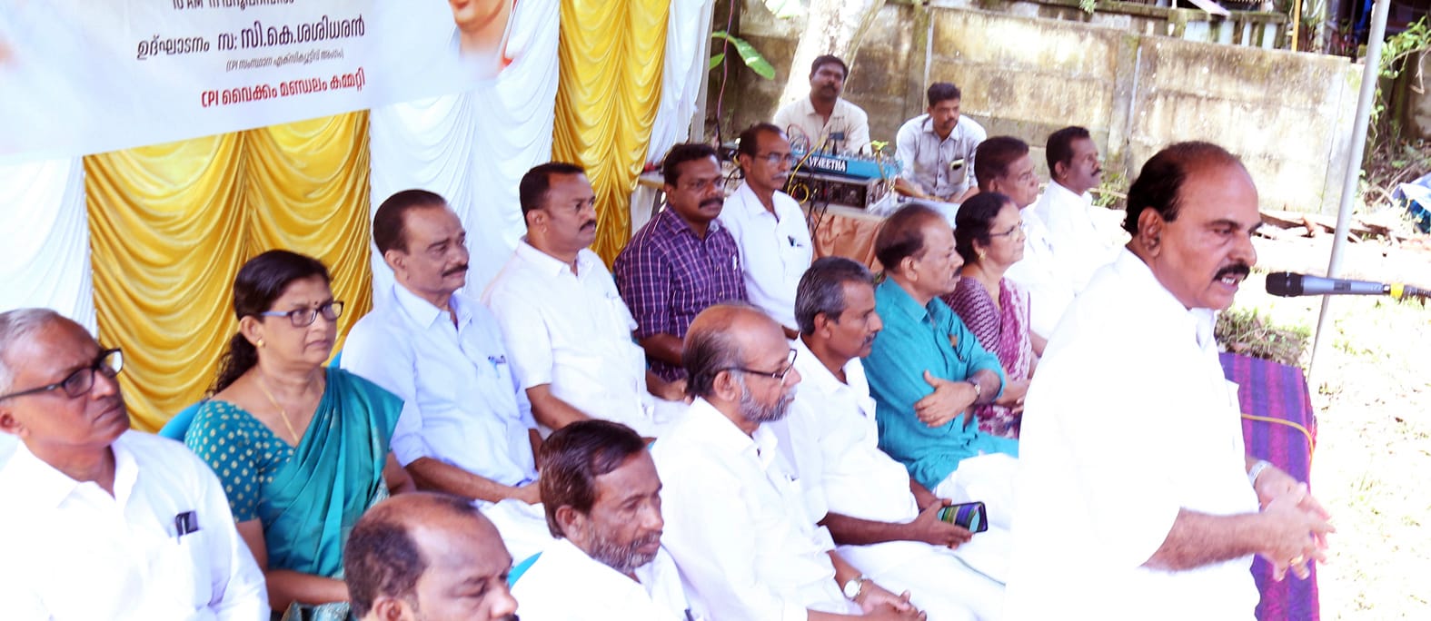 പി.കൃഷ്ണപിളള ദേശീയ സ്വാതന്ത്ര്യ പോരാട്ടത്തിന്റെ തീച്ചൂളയിലൂടെ കമ്മ്യൂണിസ്റ്റ് ആദര്‍ശത്തിലേക്ക് എത്തിച്ചേര്‍ന്ന നേതാവ്: സി.കെ ശശിധരന്‍