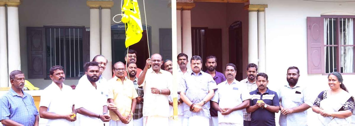 ഗുരുദേവ ജയന്തി: പതിനേഴായിരം ഭവനങ്ങളിൽ പീതവർണ കൊടികൾ ഉയർന്നു