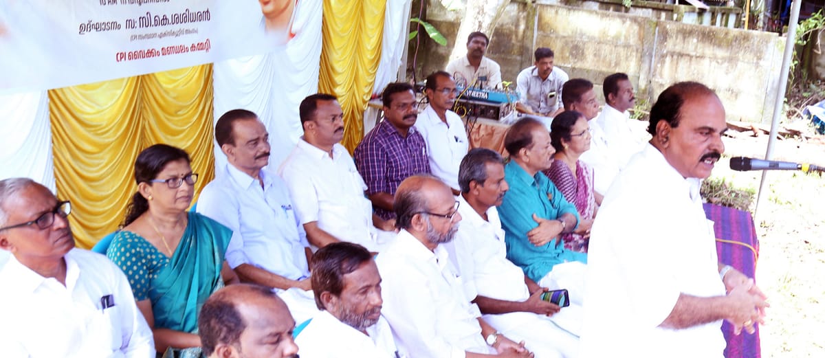 പി.കൃഷ്ണപിളള ദേശീയ സ്വാതന്ത്ര്യ പോരാട്ടത്തിന്റെ തീച്ചൂളയിലൂടെ കമ്മ്യൂണിസ്റ്റ് ആദര്‍ശത്തിലേക്ക് എത്തിച്ചേര്‍ന്ന നേതാവ്: സി.കെ ശശിധരന്‍