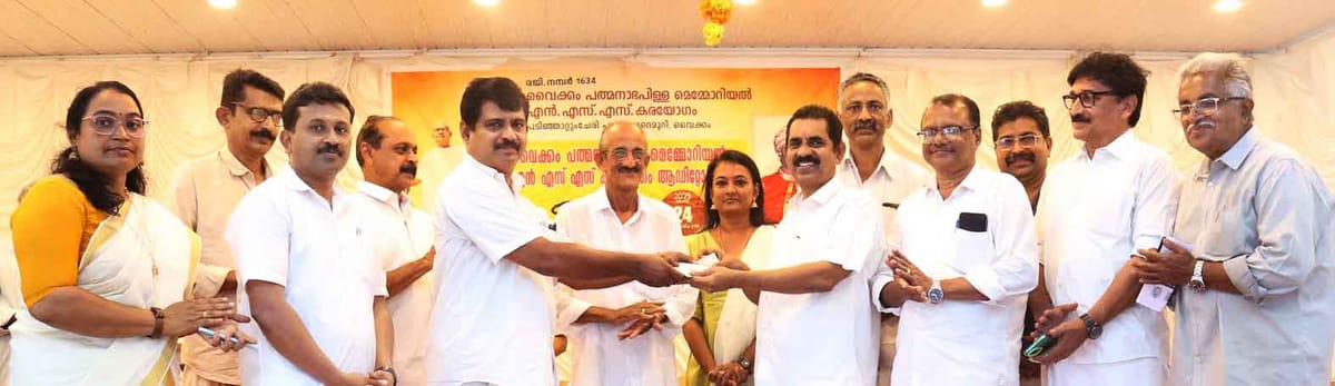 നായർ മഹാസമ്മേളനം: ക്ഷേമ പദ്ധതികൾക്ക് കരയോഗ വിഹിതം കൈമാറി