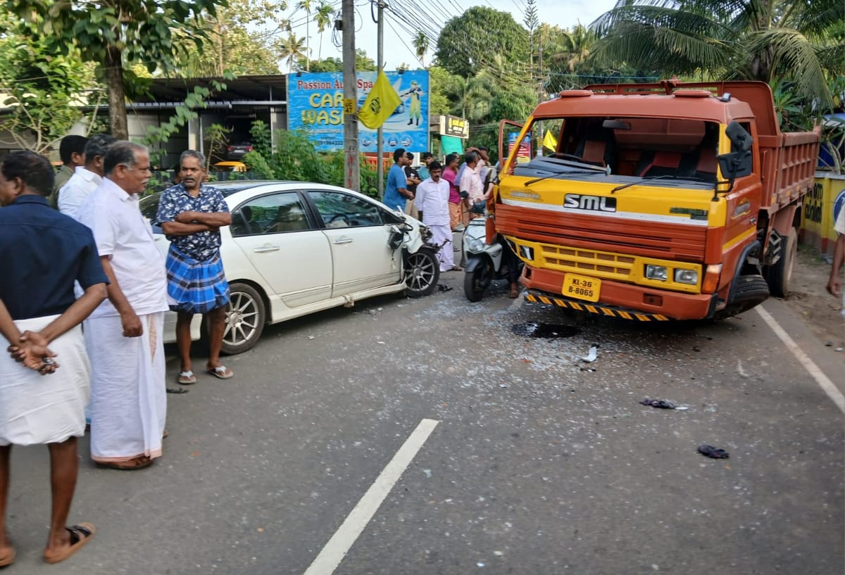 നിയന്ത്രണം വിട്ട കാറും ടിപ്പർ ലോറിയും കൂട്ടിയിടിച്ചു