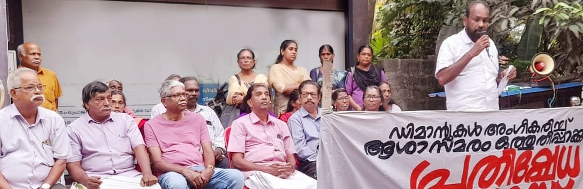 ആശ സമരം ഒത്തുതീര്‍പ്പാക്കാന്‍ പ്രതിഷേധ സദസ്സ് നടത്തി