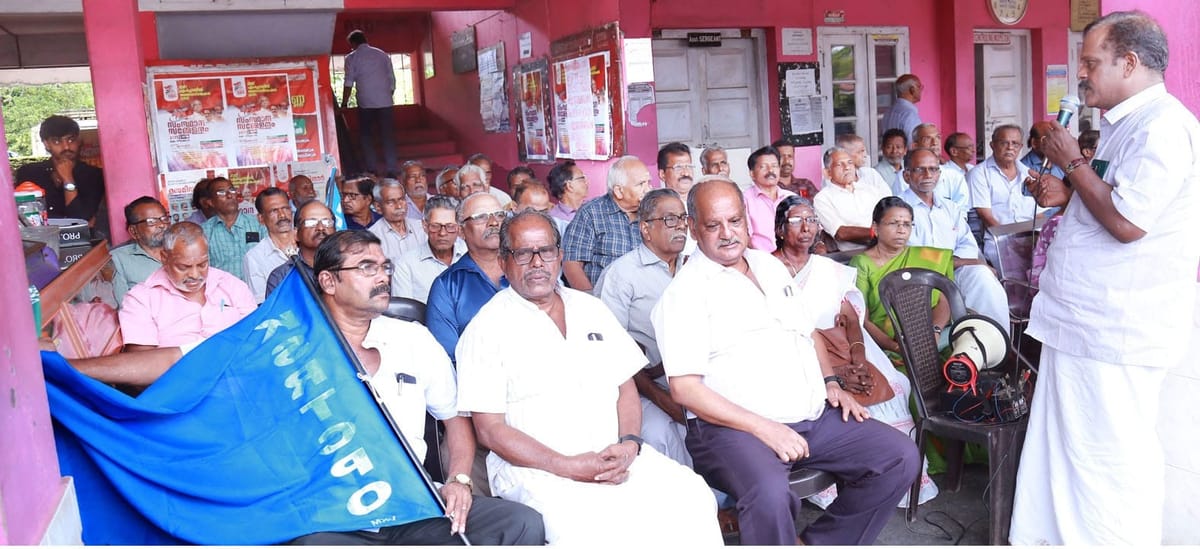 കെ.എസ്.ആര്‍.ടി.സി പെന്‍ഷന്‍കാര്‍ വൈക്കം ഡിപ്പോയില്‍ സമരം നടത്തി