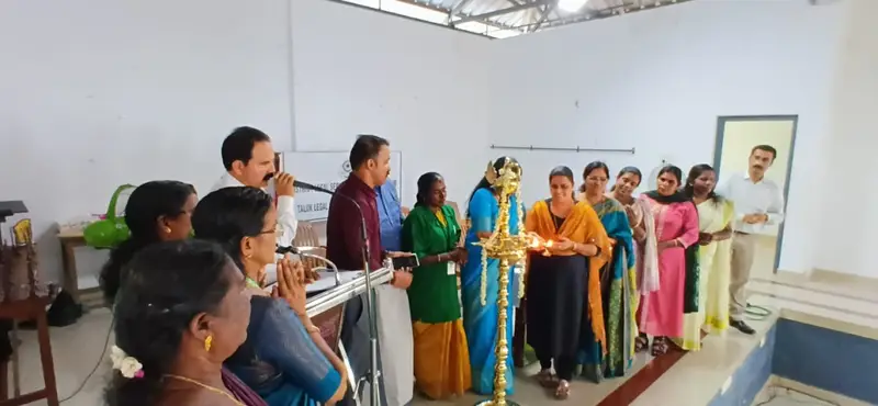 'ലൗ പ്ലാസ്റ്റിക്ക് ക്യാമ്പയിൻ' തുടങ്ങി: ഹരിത കർമ്മ സേനാംഗങ്ങൾക്ക് ആദരം