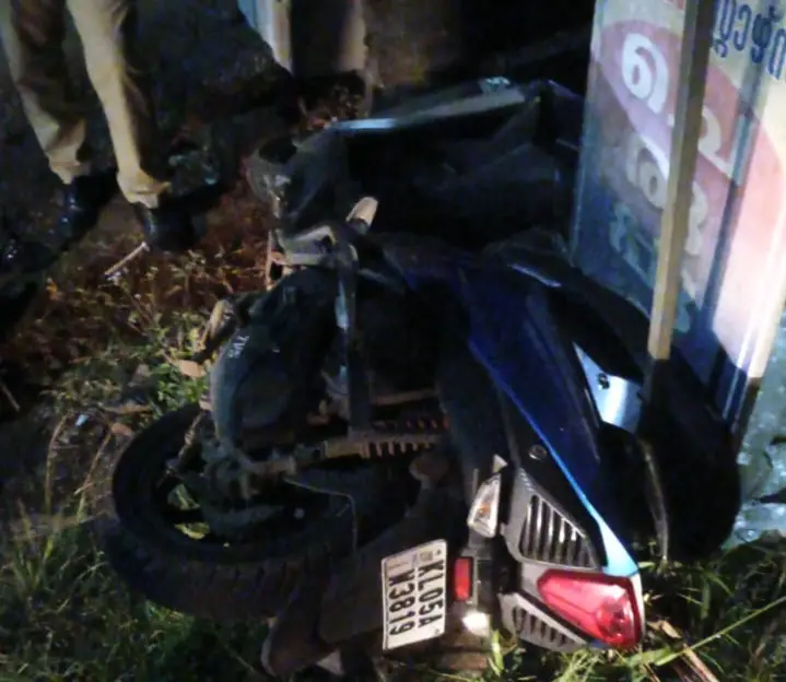 നിയന്ത്രണം വിട്ട ബൈക്ക് വൈദ്യുതി പോസ്റ്റിലിടിച്ച് യുവാവിന് ദാരുണാന്ത്യം