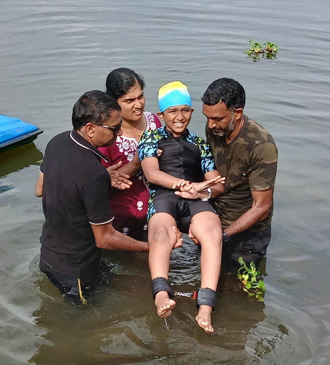 വേമ്പനാട്ടുകായൽ നീന്തി വേൾഡ് വൈഡ് ബുക്ക് ഓഫ് റെക്കാർഡ്സിൽ ഇടംനേടി ഒൻപതുകാരൻ