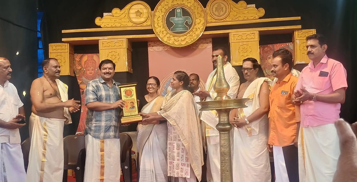 ഉദയനാപുരത്തപ്പൻ പുരസ്കാരം ദേവാനന്ദ് ഏറ്റുവാങ്ങി