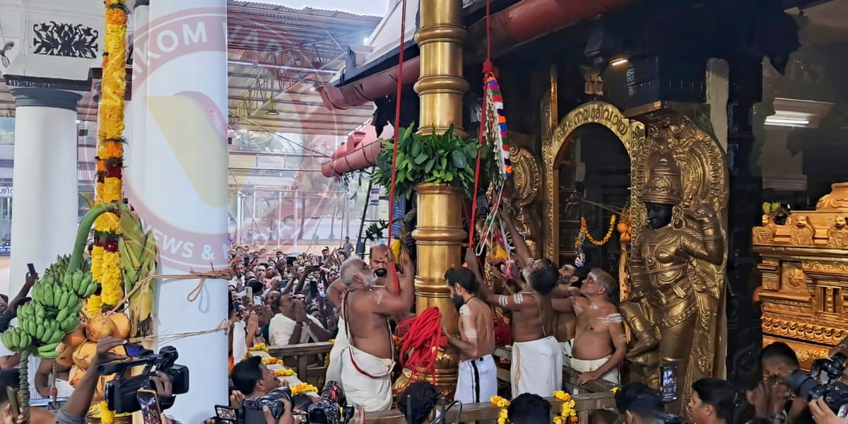 കൊടിയേറി: വൈക്കത്ത് ഇനി ഉത്സവമേളം