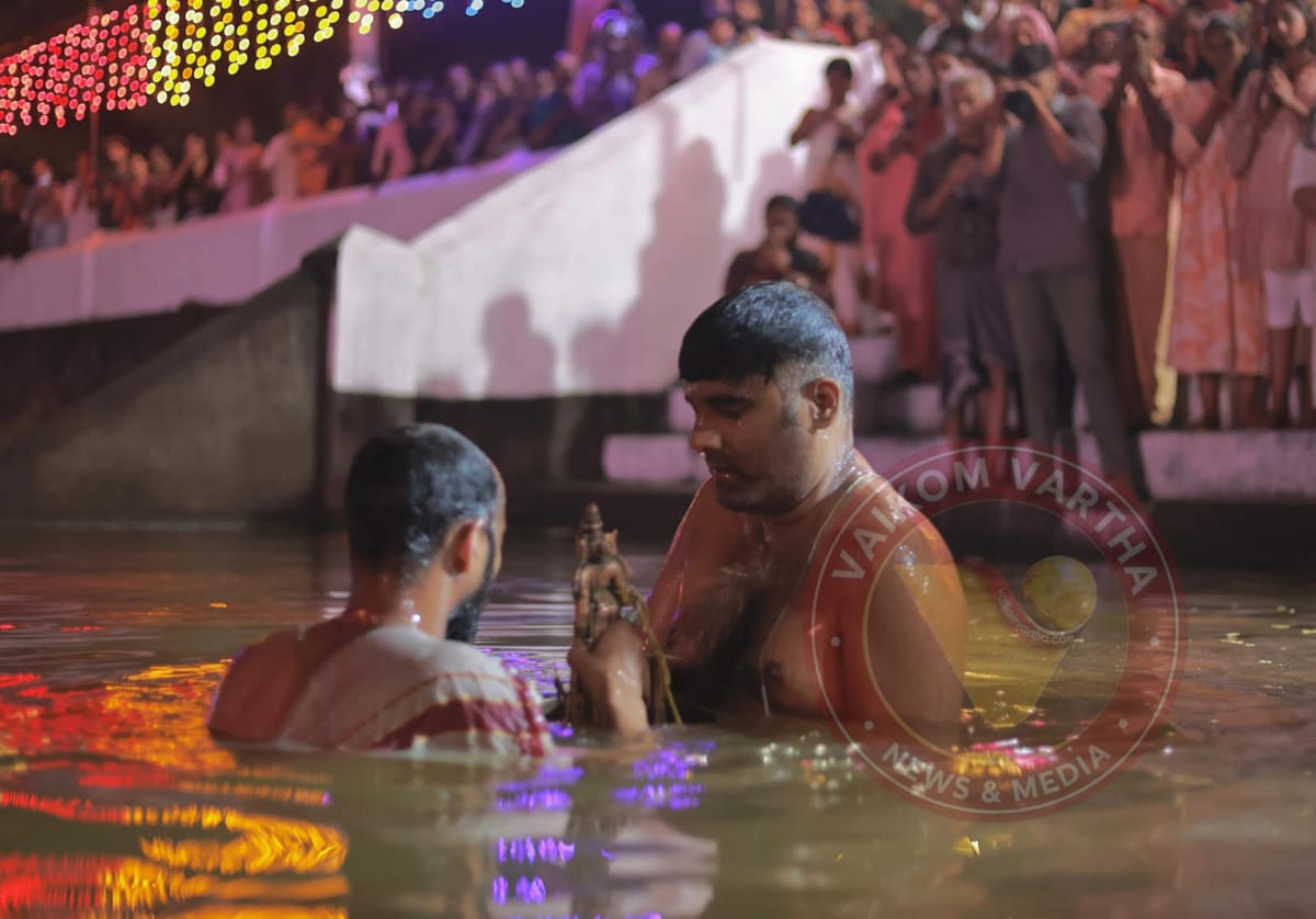 ഭക്തിയുടെ നിറവിൽ ഉദയനാപുരത്തപ്പൻ്റെ ആറാട്ട്