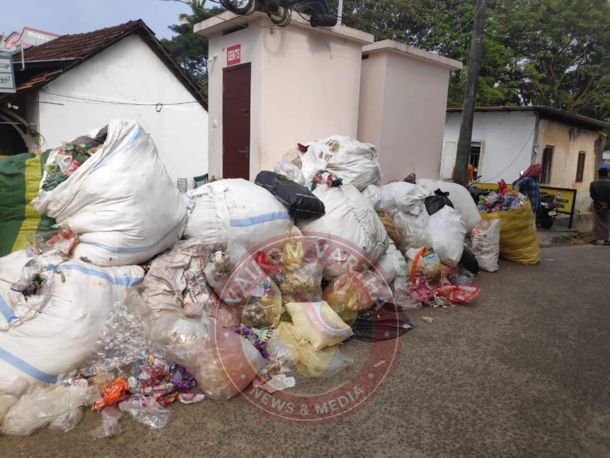ഹരിത അഷ്ടമി പ്രഹസനം മാത്രം: നഗരത്തിൽ മാലിന്യം കുന്നുകൂടുന്നു
