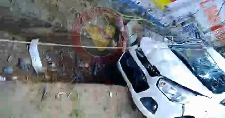 കാർ നിയന്ത്രണം വിട്ട് വൈദ്യുതി പോസ്റ്റിൽ ഇടിച്ച് അപകടം