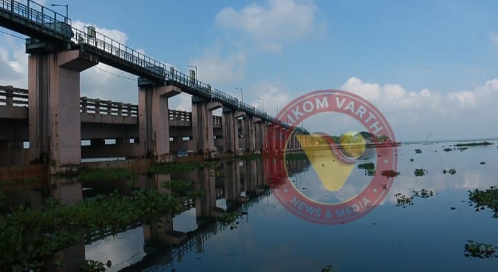 മുന്നറിയിപ്പില്ലാതെ ബണ്ട് തുറക്കുന്നതിനെതിരെ പരാതി