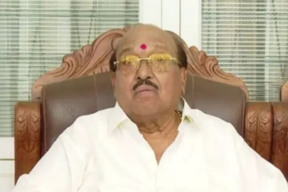 സി.പി.ഐ മൂഢസ്വർഗത്തിൽ; മുഖ്യമന്ത്രിയുടെ കാറിൽ കയറിയാൽ രാജ്യദ്രോഹമോ; സി.പി.ഐയ്ക്ക് മറുപടിയുമായി വെള്ളാപ്പള്ളി നടേശൻ