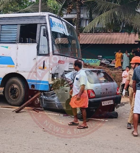 കെ.എസ്.ആർ.ടി.സി. ബസ്സും കാറും കൂട്ടിയിടിച്ച് മൂന്നുപേർ മരിച്ചു