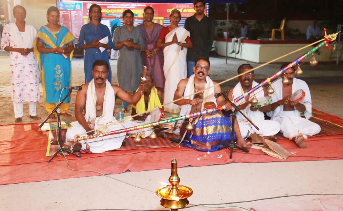 വില്‍പാട്ടിന്റെ ഇണവും താളവും തെക്കുപുറത്ത് ഗുരുതിയെ ഭക്തി സാന്ദ്രം ആക്കുന്നു