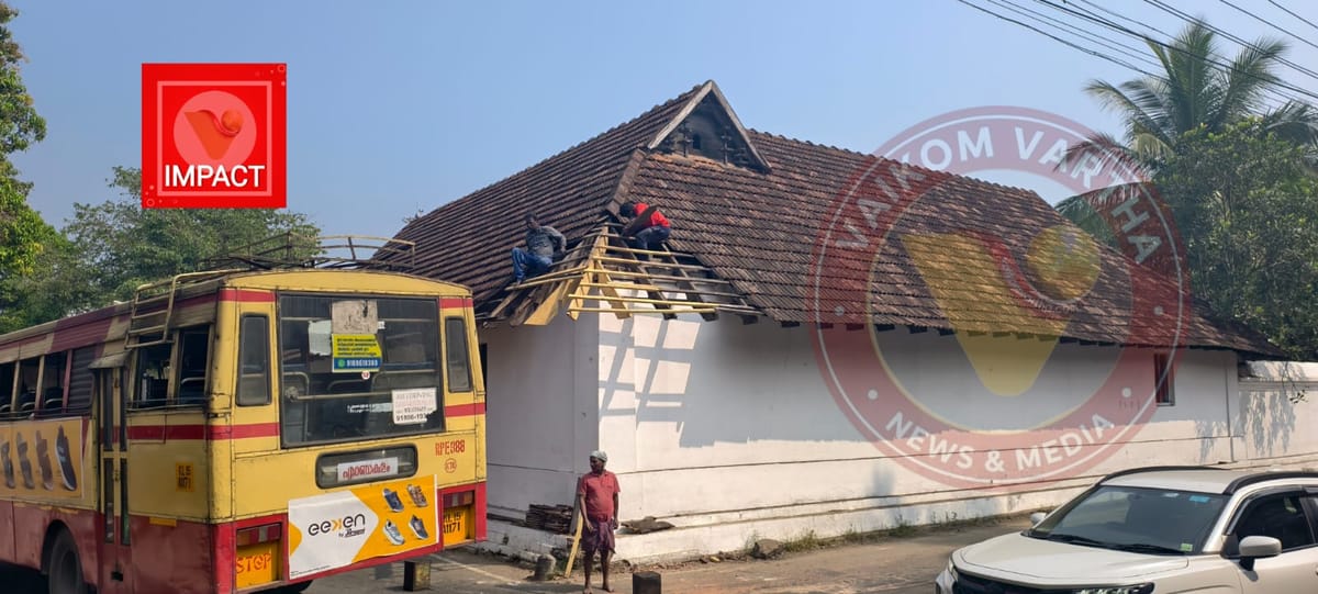 അപകട ഭീഷണി ഒഴിവാകുന്നു: മഹാദേവ ക്ഷേത്രത്തിലെ പത്തായപുരയുടെ മേൽക്കൂര നന്നാക്കുന്നു