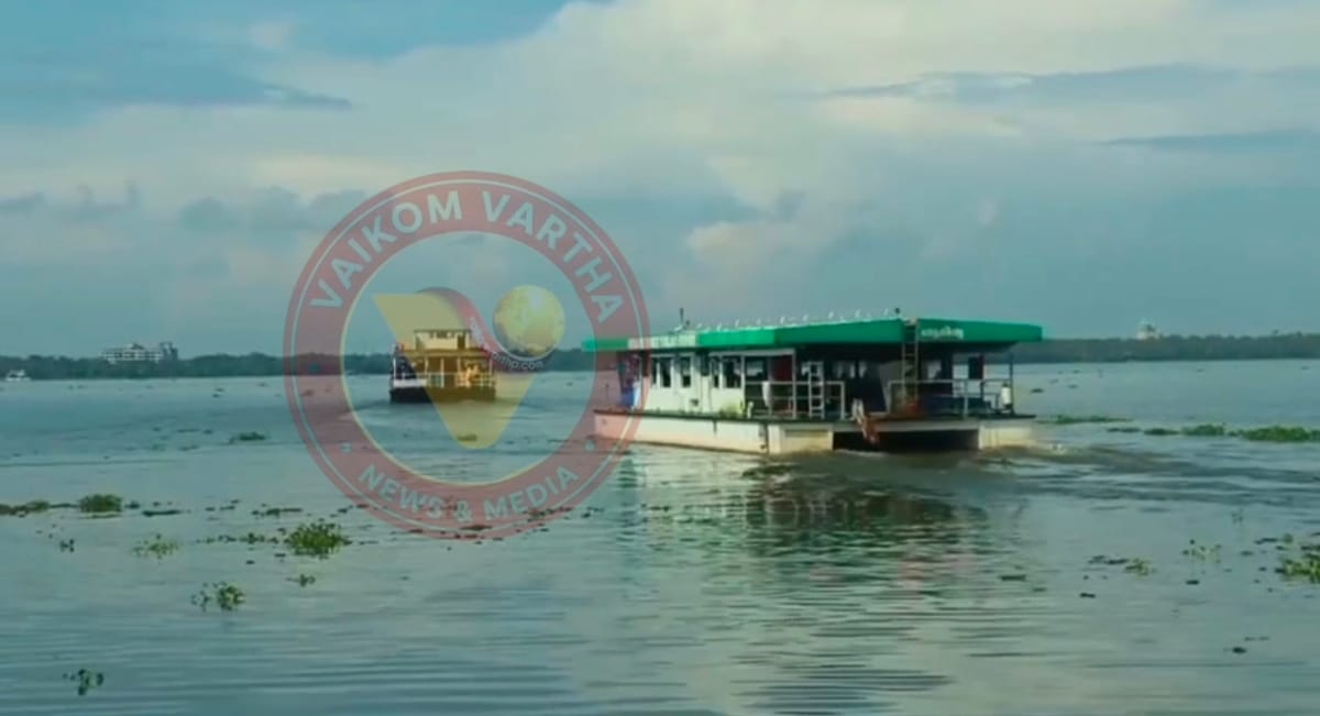 വൈക്കത്തേക്ക് മൂന്ന് സോളാർ ബോട്ട് കൂടി