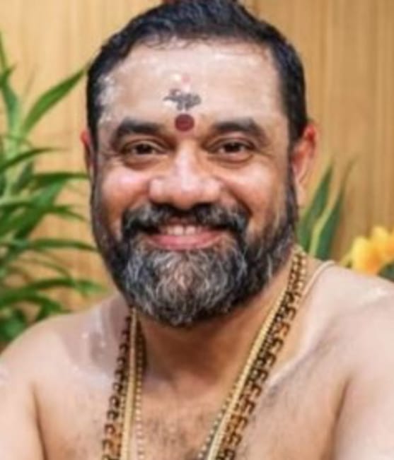 മുരാരി തന്ത്രി ആരാണെന്നൊന്നറിയേണ്ടെ?