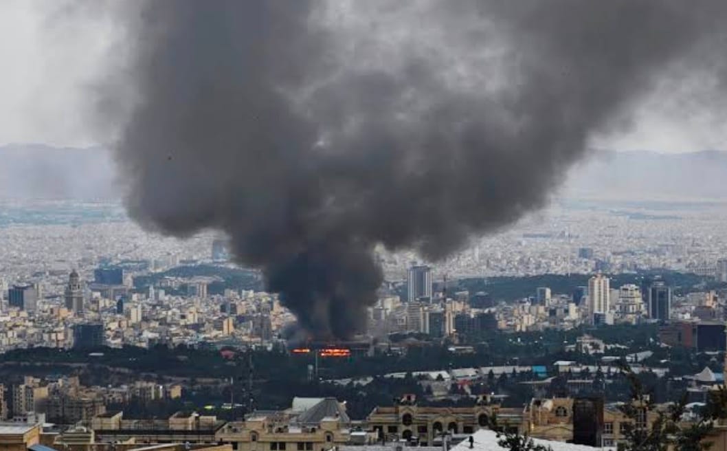 ഇസ്രയേലിലുള്ള ഇന്ത്യൻ പൗരന്‍മാർ അതീവ ജാഗ്രത പാലിക്കണമെന്നാണ് ഇന്ത്യൻ‌ എംബസിയുടെ മുന്നറിയിപ്പ്