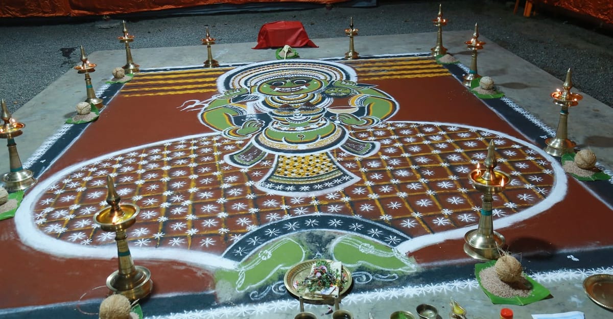 കാളിയമ്മനടയിൽ കളമെഴുത്തും പാട്ടും