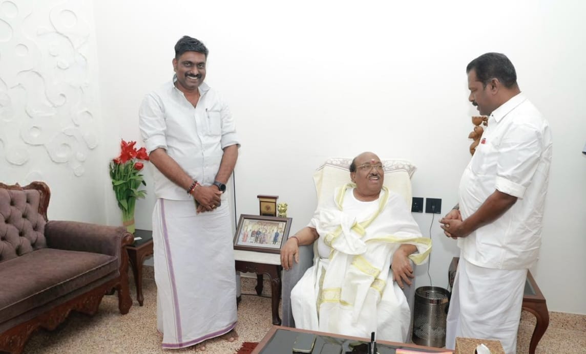 കെ.അജിത്ത് വെള്ളാപ്പള്ളി നടേശനെ സന്ദർശിച്ചു