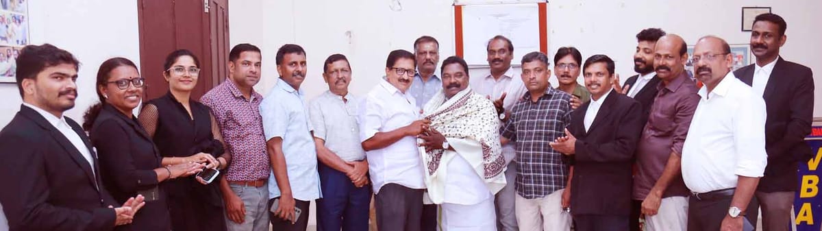 കെ.പി.എം.എസ് സംസ്ഥാന പ്രസിഡന്റ് അഡ്വ.എ. സനീഷ്‌കുമാറിനെ വൈക്കം ബാർ അസോസിയേഷൻ അനുമോദിച്ചു