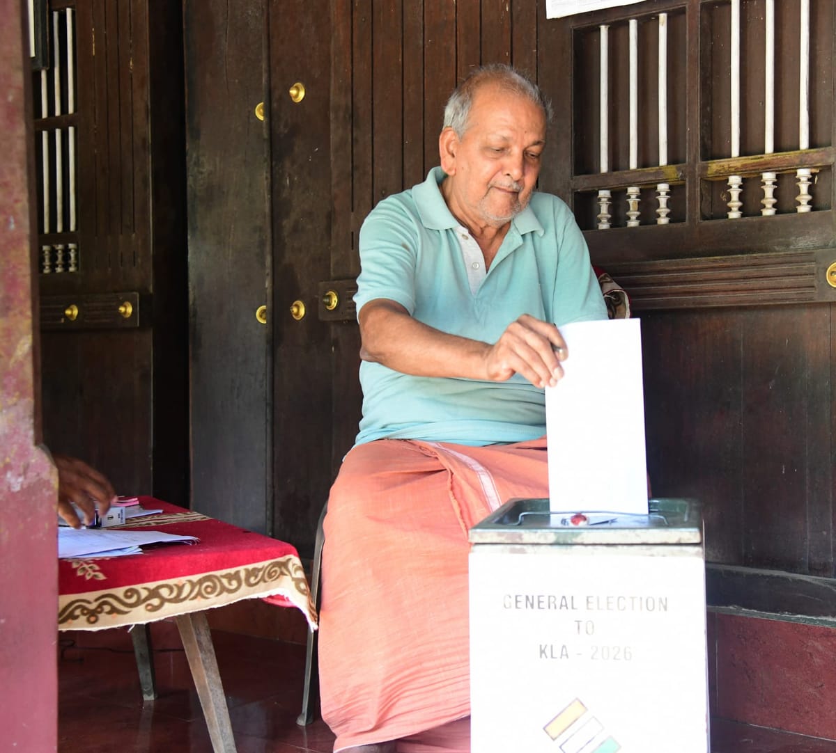 വീട്ടിലെ വോട്ടിന് തുടക്കമായി