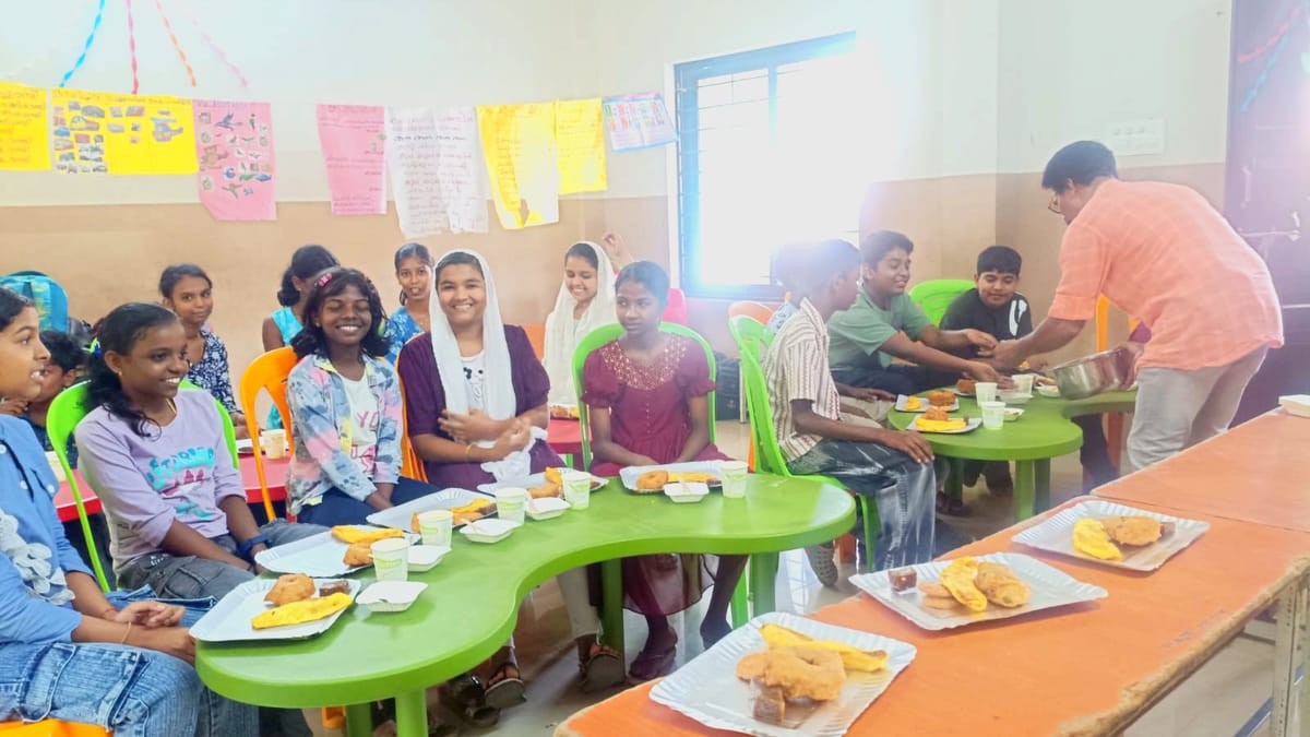 യാത്രയയപ്പ് അവിസ്മരണീയമാക്കി മറവൻതുരുത്ത് യു.പി. സ്കൂൾ