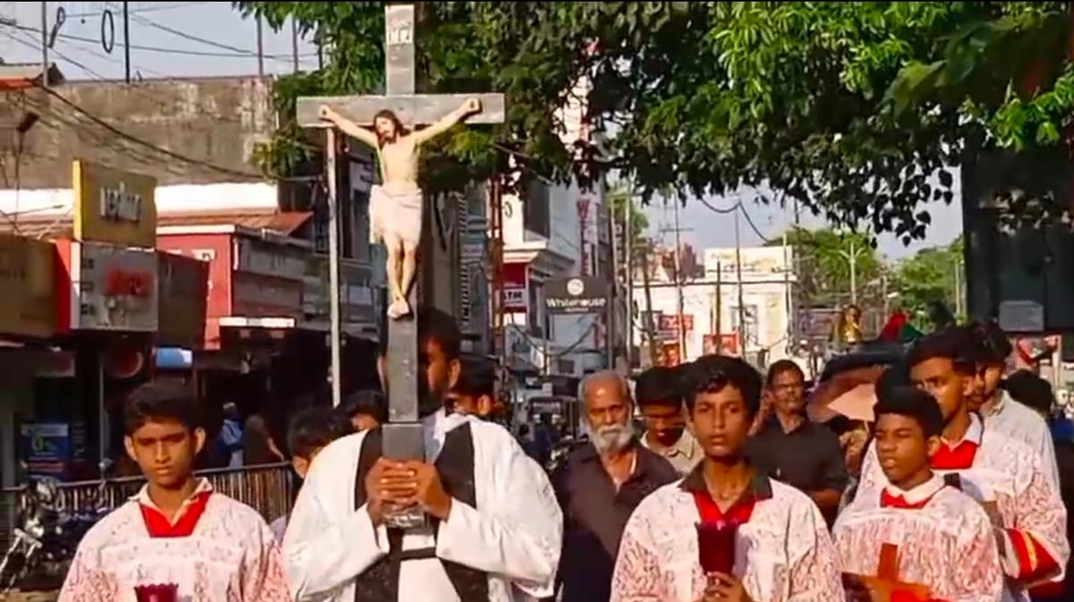 സഹനശക്തിയുടെ സന്ദേശം വിളംബരം ചെയ്ത് വൈക്കത്ത് ദുഃഖവെള്ളി പ്രദക്ഷിണം