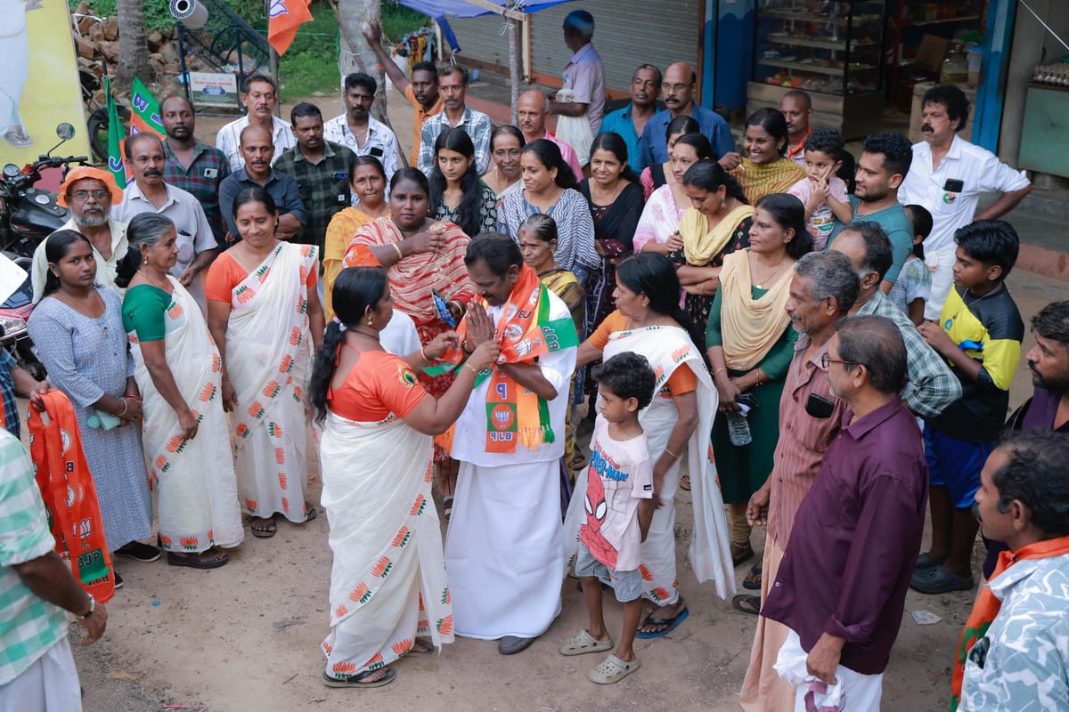 കെ. അജിത്തിൻ്റെ പര്യടനം കൈപ്പുഴമുട്ടിൽ