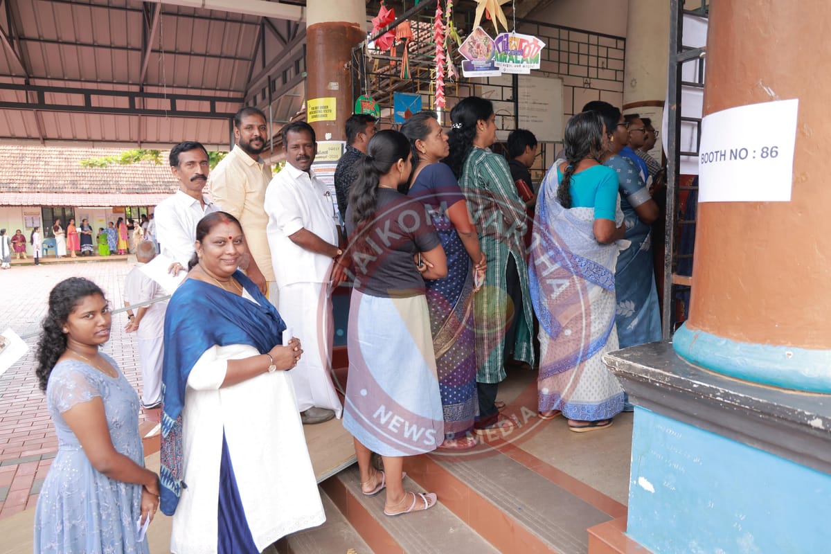 എൻ.ഡി.എ സ്ഥാനാർഥി കെ. അജിത്ത് വോട്ട് രേഖപ്പെടുത്തി