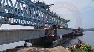 നേരേകടവ്-മാക്കേകടവ് പാലം കര തൊട്ടു