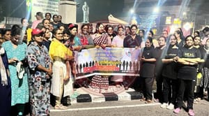 ആത്മധൈര്യം പങ്കുവച്ച് വനിതകളുടെ രാത്രി നടത്തം