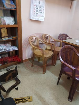 വെച്ചൂർ പഞ്ചായത്ത് ഓഫീസ് അടിച്ചു തകർത്തു; പ്രസിഡൻ്റിനും വൈസ് പ്രസിഡൻ്റിനും മർദ്ദനം