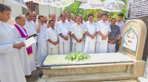 കേരള കോണ്‍ഗ്രസ് (എം) സ്ഥാനാര്‍ത്ഥികള്‍ കെ.എം. മാണിയുടെ കല്ലറയില്‍ പ്രാര്‍ത്ഥന നടത്തി