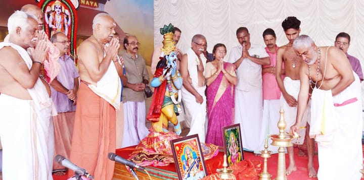 സമ്പൂർണ ഭാഗവത പാരായണ യജ്ഞം തുടങ്ങി
