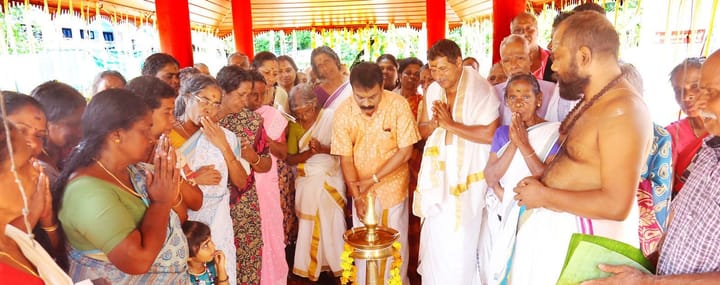 കൂവം കൊച്ചിളംകാവ് ദേവി ക്ഷേത്രത്തിലെ  തിരുമുറ്റം തറയോട് പാകി സമര്‍പ്പണം നടത്തി