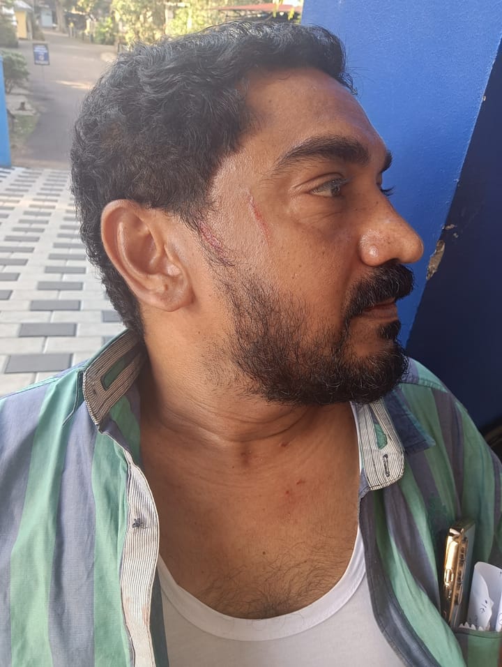 സർവ്വീസ് സഹകരണ ബാങ്കിൽ എത്തിയ മൂന്നംഗ സംഘം അസി. സെക്രട്ടറിയെ മർദ്ദിച്ചതായി പരാതി