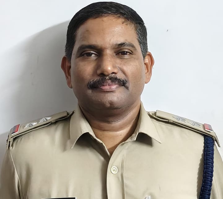 വിശിഷ്ഠ സേവനത്തിനുള്ള മുഖ്യമന്ത്രിയുടെ പോലീസ് മെഡലിന് തലയോലപ്പറമ്പ് സ്വദേശി സി.എസ് മനോജ് കുമാർ അർഹനായി