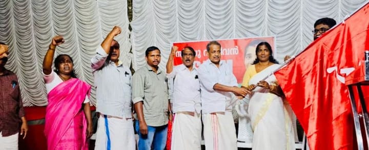 വൈക്കം നഗരസഭയിലെ അഴിമതി ആരോപണം: യു.ഡി.എഫ്. കൗൺസിലർ സിന്ധു സജീവൻ സി.പി.എമ്മിൽ ചേർന്നു