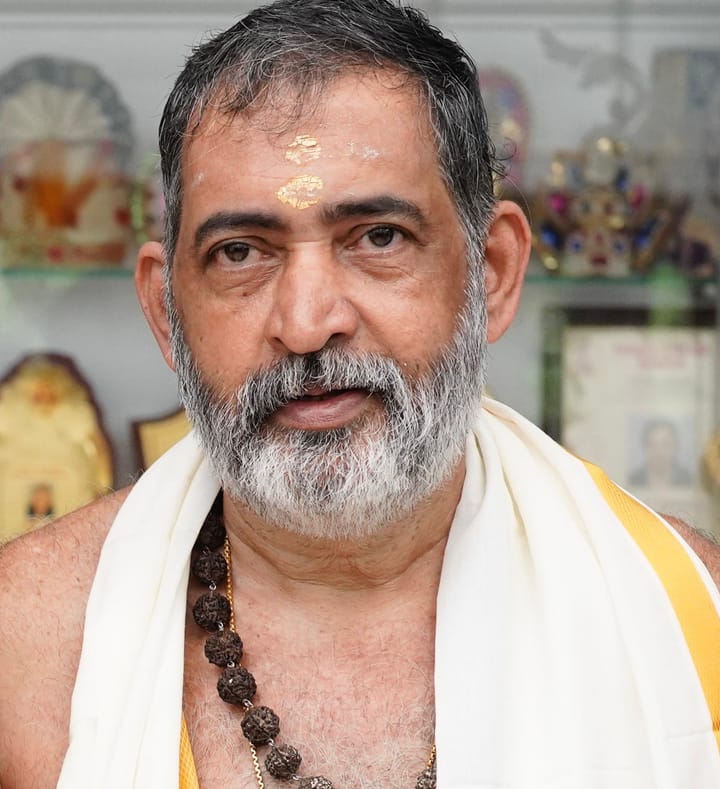 ആറ്റുകാൽ ഭഗവതി ക്ഷേത്രത്തിലെ സേവനം പൂർത്തിയാക്കി വൈക്കം ഇണ്ടംതുരുത്തി മന മുരളീധരൻ നമ്പൂതിരി പടിയിറങ്ങുന്നു