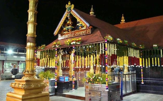 ശബരിമല നട ഇന്ന് തുറക്കും: ചിങ്ങപ്പുലരിയിൽ‌ ലക്ഷാർച്ചന
