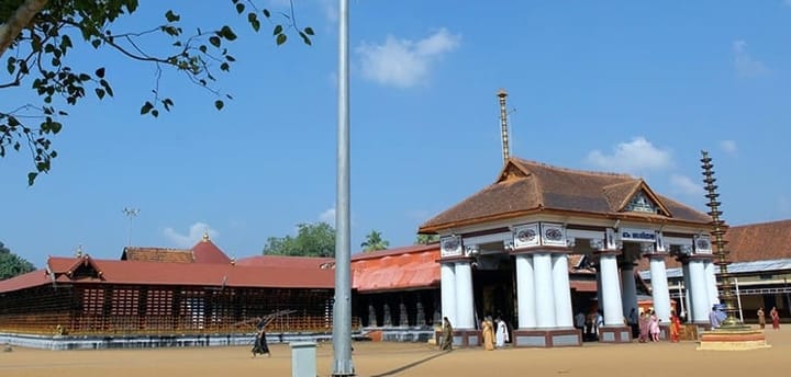 വൈക്കം മഹാദേവ ക്ഷേത്ര ഉപദേശക സമിതിയിൽ നിന്നും നാല് പേർ രാജിവച്ചു