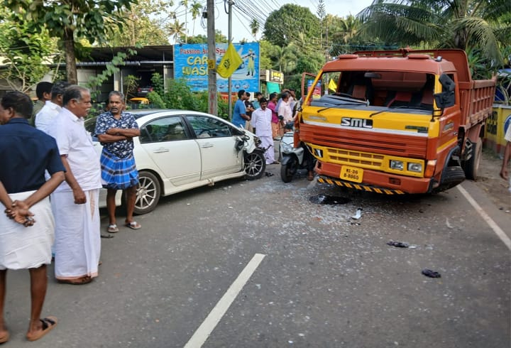 നിയന്ത്രണം വിട്ട കാറും ടിപ്പർ ലോറിയും കൂട്ടിയിടിച്ചു