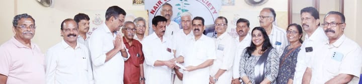 നായര്‍ മഹാസമ്മേളനം:  ക്ഷേമ പദ്ധതികള്‍ക്കു വേണ്ടി നിധി ഏറ്റുവാങ്ങി