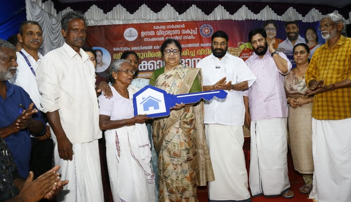 ബിന്ദുവിൻ്റെ കുടുംബത്തിന്   സ്‌നേഹവീട് കൈമാറി