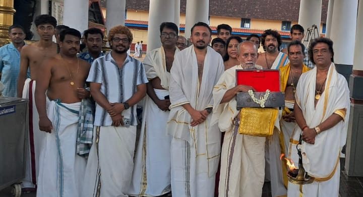 മഹാദേവ ക്ഷേത്രത്തിൽ നടന്ന ഗ്രന്ഥമെഴുന്നള്ളിപ്പ്  ഭക്തിസാന്ദ്രമായി