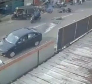 നിയന്ത്രണം വിട്ട ഓട്ടോറിക്ഷ കടയിൽ ഇടിച്ചു കയറി: ഡ്രൈവർക്ക് പരിക്ക്