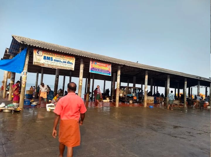 കോവിലകത്തുംകടവ് മത്സ്യമാർക്കറ്റിൽ നിന്ന് ലക്ഷങ്ങളുടെ ഉപകരണങ്ങൾ മോഷണം പോയി