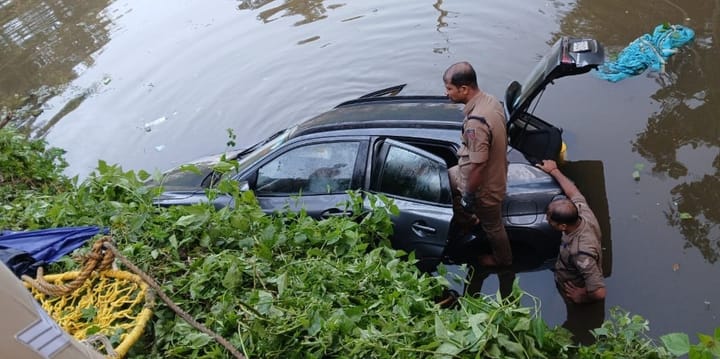 കാർ പുഴയിലേക്ക് മറിഞ്ഞ് ഒരാൾ മരിച്ചു